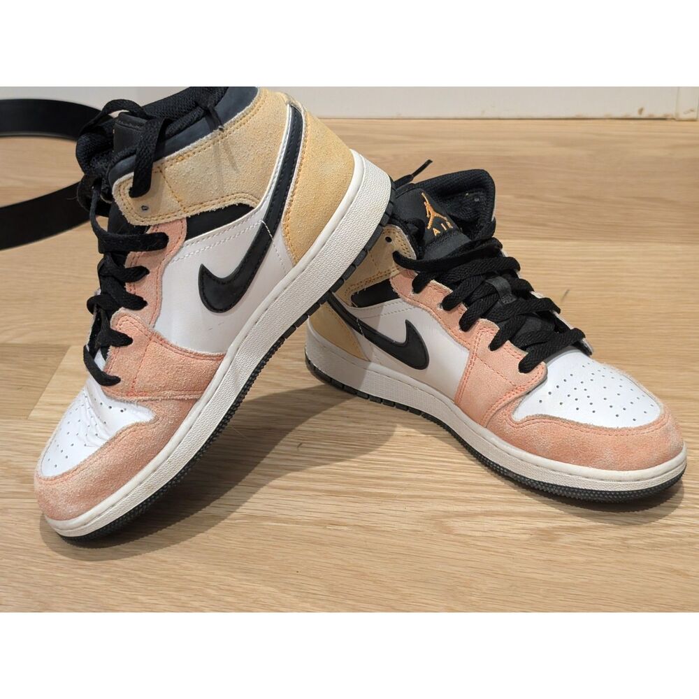Jordan 1 Mid SE Edition 🍑🖤✨ - New condition